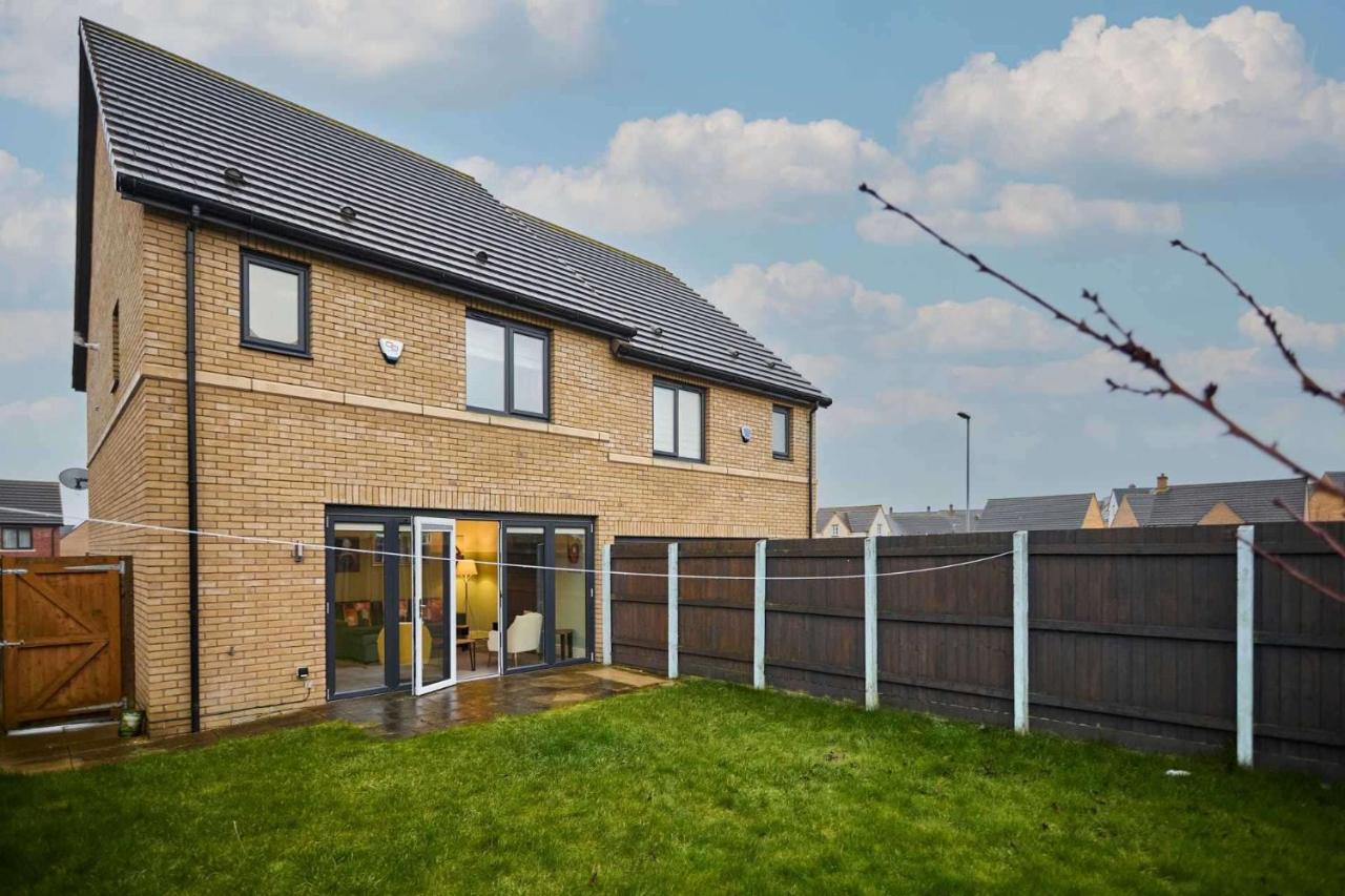 House Sleeps 8 with WiFi - B&B Corby