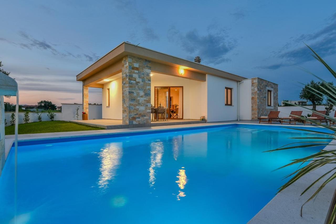 Holiday House Jure with Private Pool - B&B Brkić