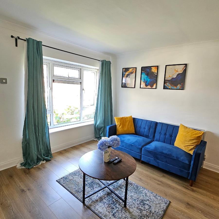 Modern Contractor & Family Friendly 2-Bed Flat - Ferienwohnung Walsall
