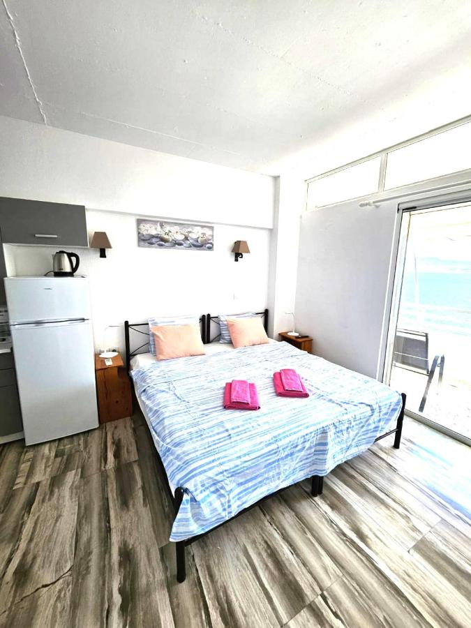 Sea Breeze Solo - B&B Loutraki
