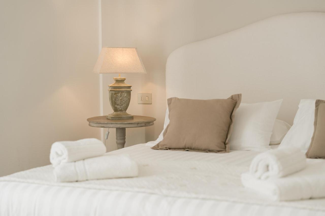 Double or Twin Room with Lake View