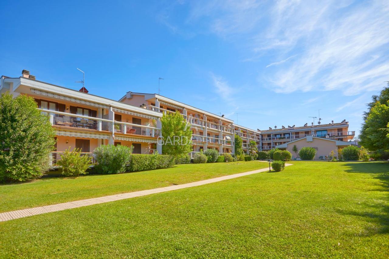 Garda Lite 40 - Terrazza, piscina e scorci sul lago - Chambres d'hôtes Desenzano del Garda