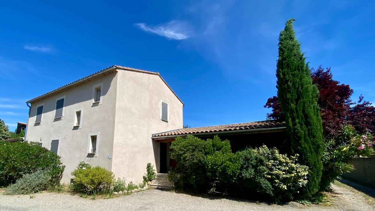 Villa spacieuse avec terrasse et vue Mont Ventoux - Chambres d'hôtes Entrechaux