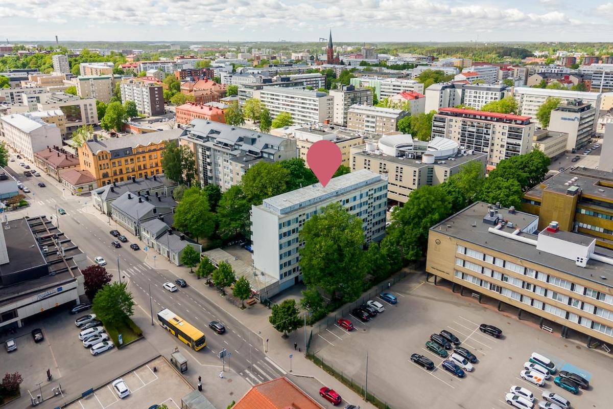Theater Apartment in the Heart of Turku - Chambres d'hôtes Turku