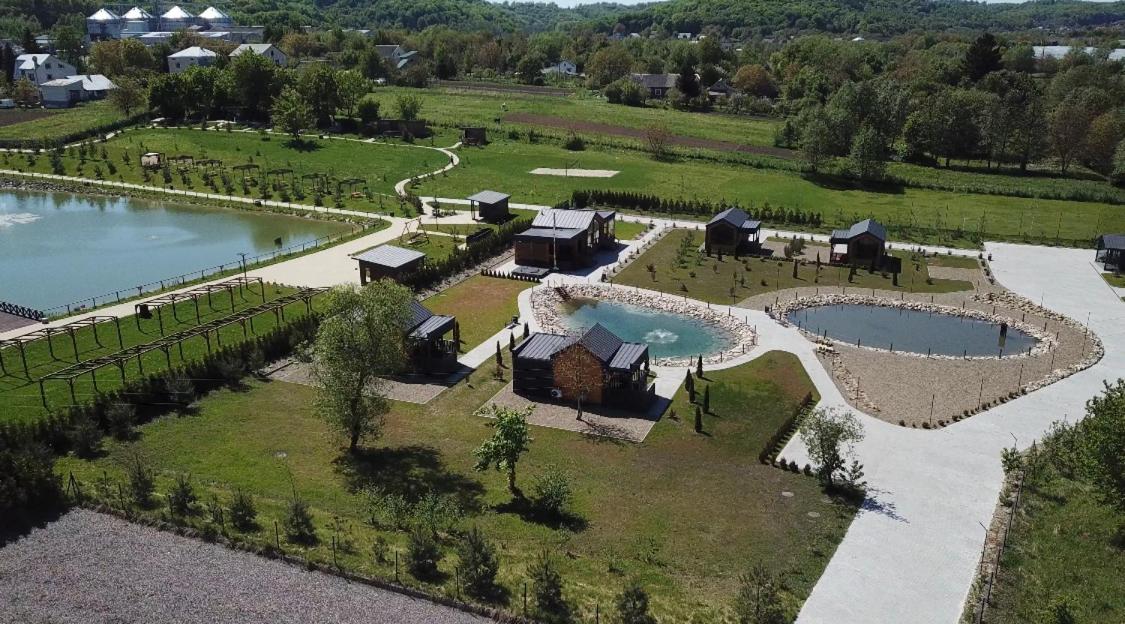 Sosna Park Будиночки - Bed and Breakfast Vynnychky