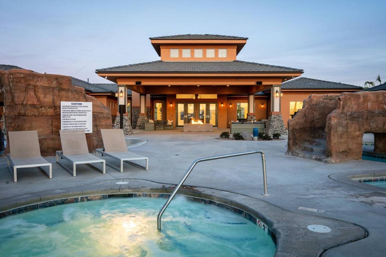 Zion Village Vacation Home, PickleBall, Basketball, Heated Pool - Chambres d'hôtes Hurricane