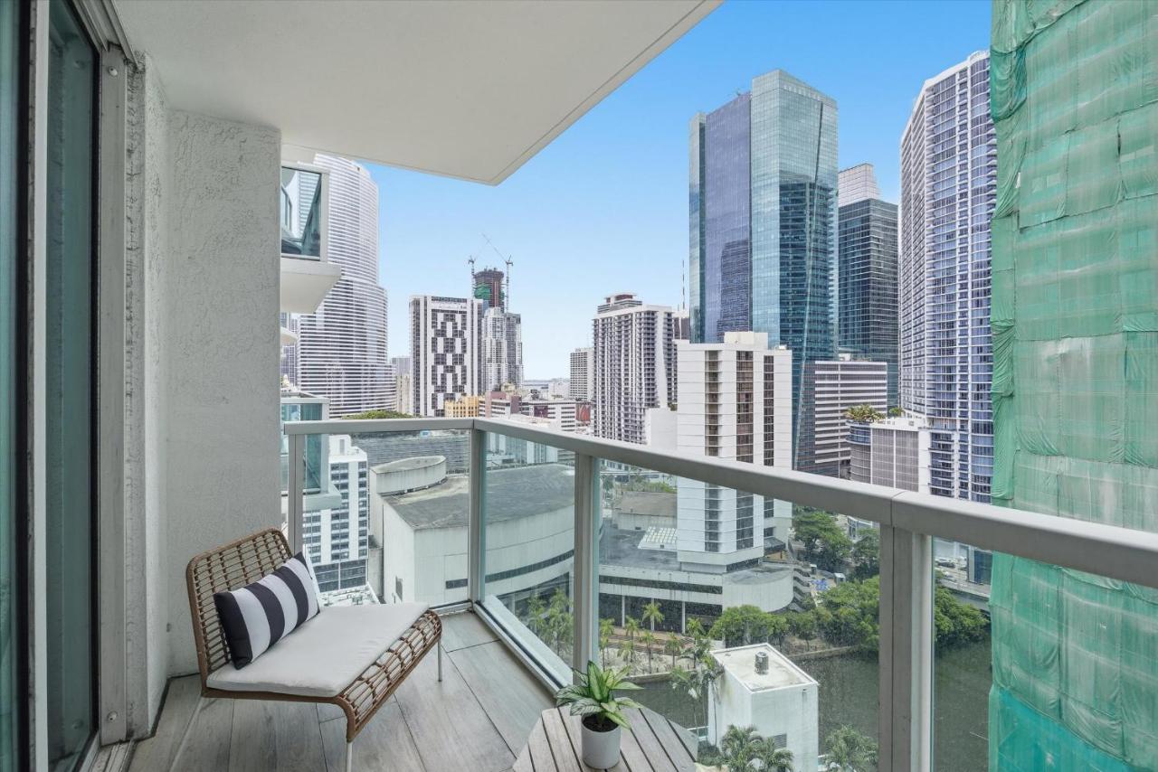 Luxury Miami Skyline Retreat - 2BR with Panoramic Views & Balconies - B&B Miami