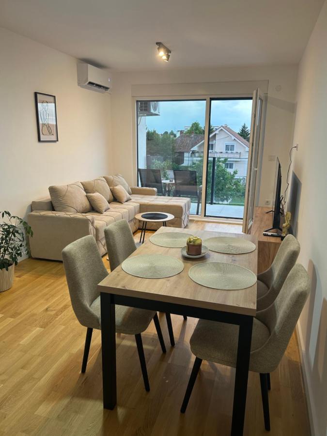 Airport Luxury Apartment Parking 6 Guests - B&B Surčin