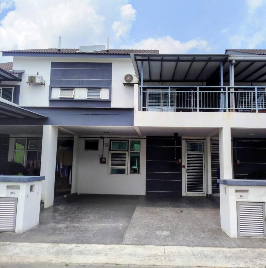 Townhouse, Kita Bayu, Cybersouth - B&B Kampung Dengkil