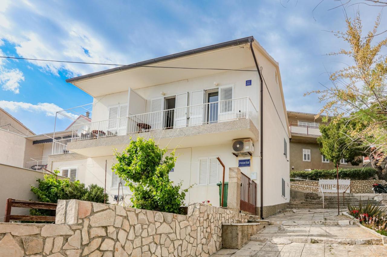 Apartments by the sea Primosten - 25265 - B&B Primošten