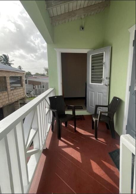 ROANA APTS 2 Bedroom Upstairs Apt Centrally located with Air Condition - B&B Bridgetown