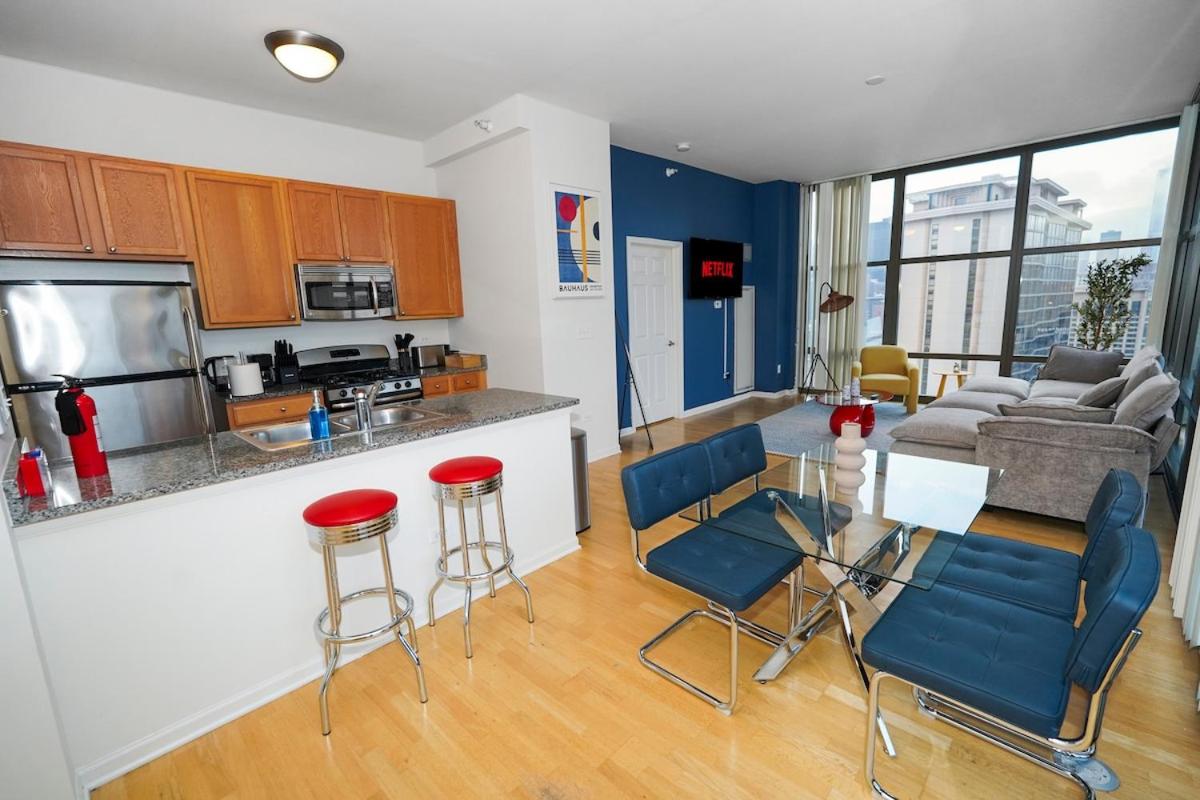 Prime Chicago 2BR Skyline - 5 Min to Museum Campus - B&B Chicago
