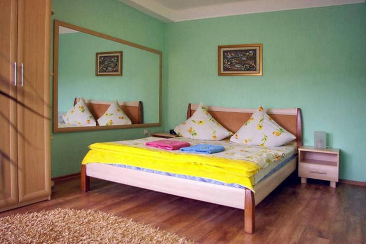 B&B Zaporizhzhya - Apartment on Sobornyi Avenue - Bed and Breakfast Zaporizhzhya