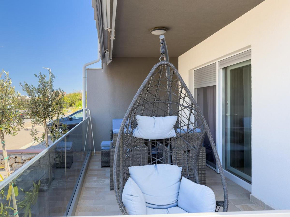 Enamare mit Terrasse - B&B Šimuni