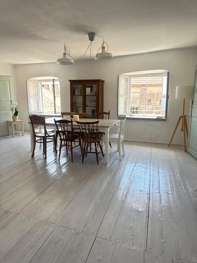 Light filled spacious penthouse in Šibenik city centre - Chambres d'hôtes Sibenik