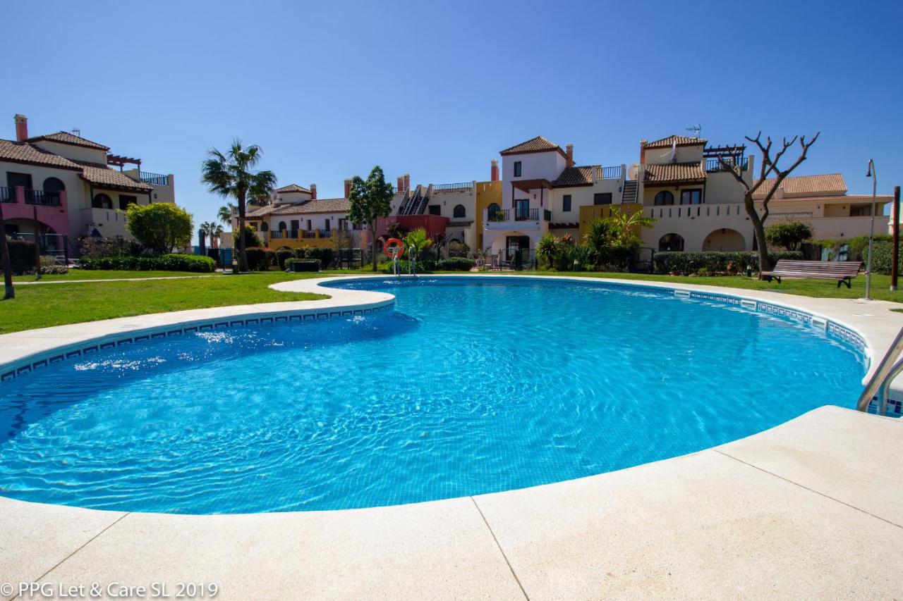 Modern Family Townhouse - Pool - CAM01 - Bed and Breakfast Ayamonte