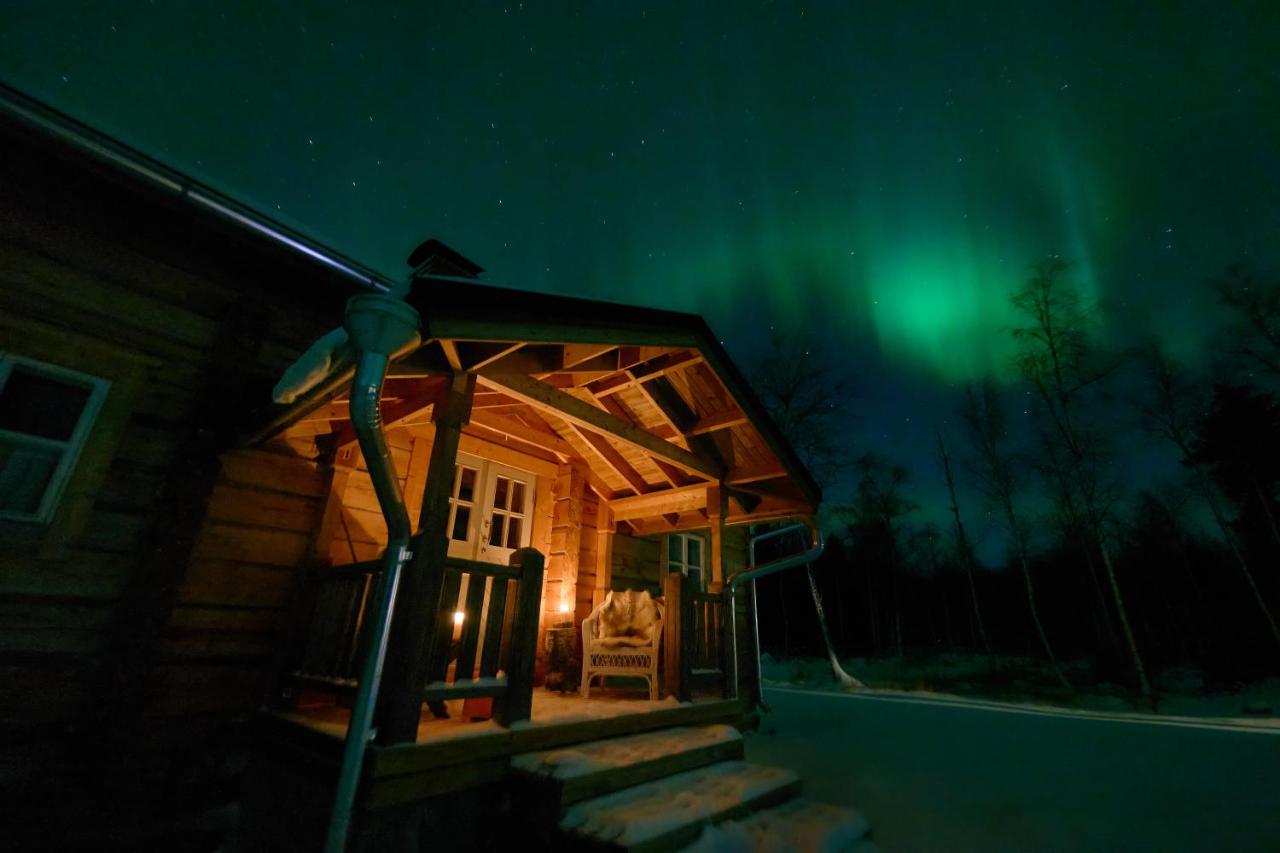 Iisland Pauhu Loghouse and sauna under the starlit sky - Chambres d'hôtes Ii