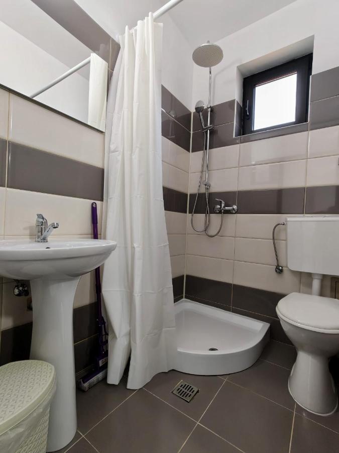 Isabela - B&B Costineşti