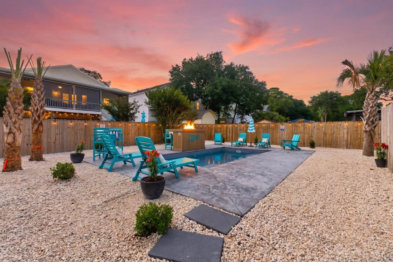 Oak Island Lux Cottage Fenced Yard & Heated Pool - B&B Oak Island