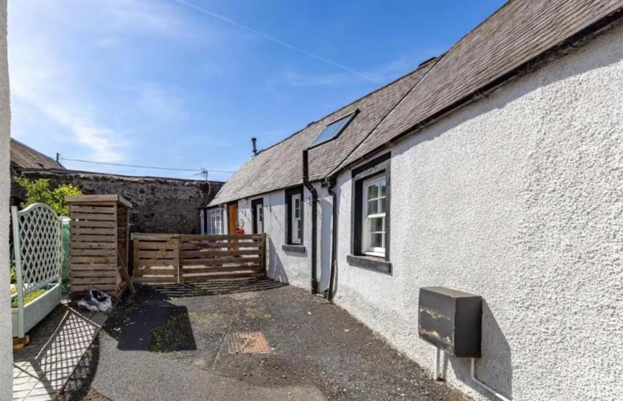 2 Bed Cottage - Sleeps 4 - Parking - Wifi - B&B Darnick