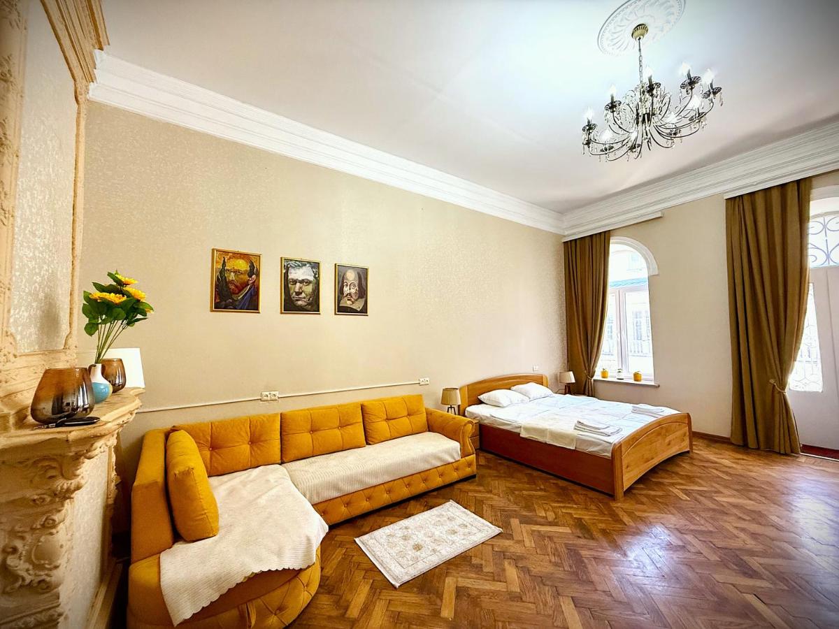 Gallery inn - Bed and Breakfast Koetaisi