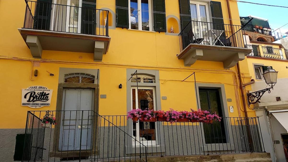 Riomaggiore Town Center - Green Leaf Apartment - Chambres d'hôtes Riomaggiore