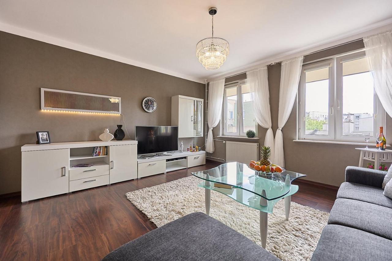 Golden Hour Apartments- Bohaterów Września 52 - Chambres d'hôtes Świnoujście