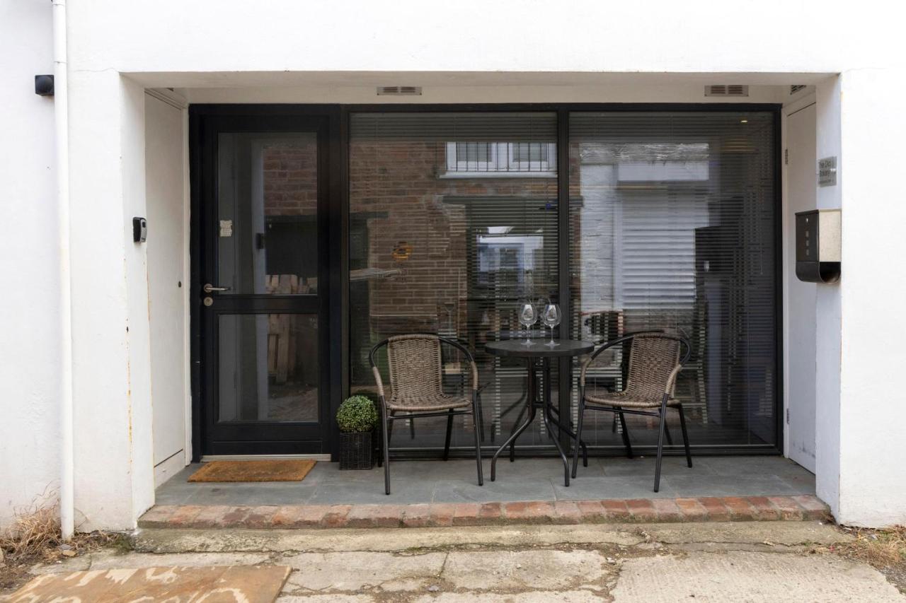 Spacious Open Plan Home in Central Cheltenham FREE Parking Sleeps 6 - B&B Cheltenham