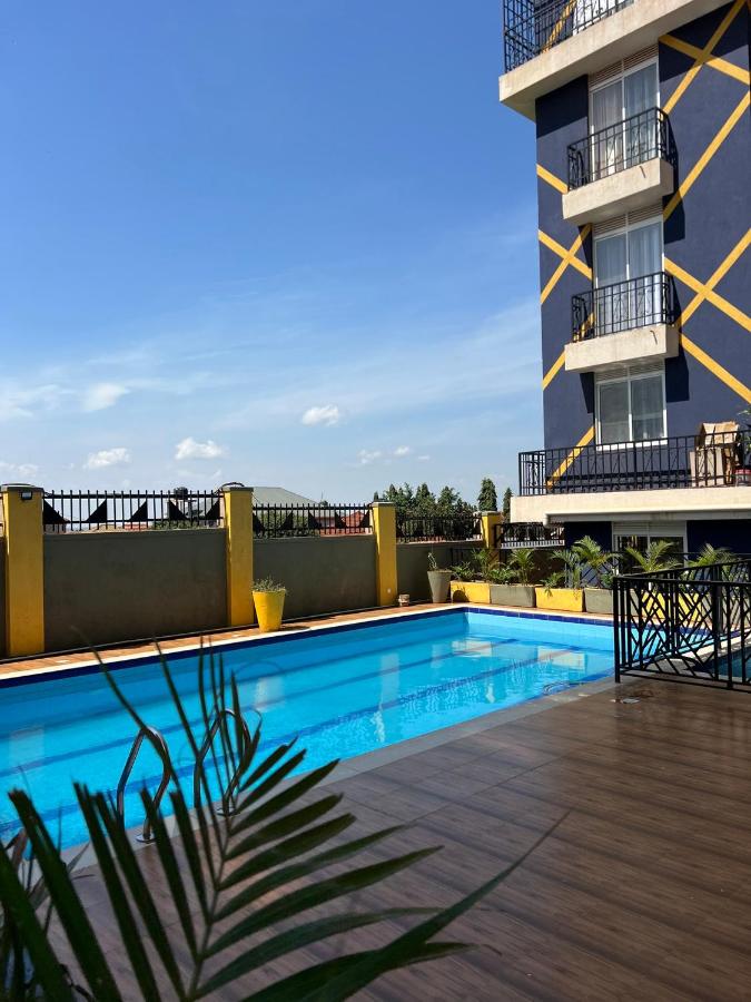 Modern 1BR Apartment with Pool & Sauna Kampala - Ferienwohnung Kira