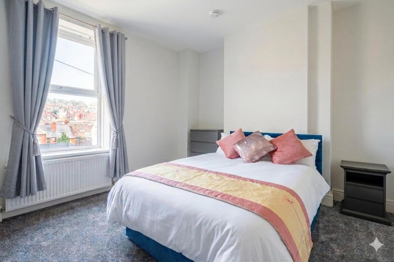 Spacious 5BR Sheffield Home | Sleeps 10 | Near City Centre - B&B Sheffield