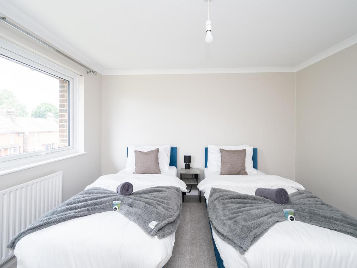 2 Bed Flat Free Parking Next To The Station - B&B Horsham