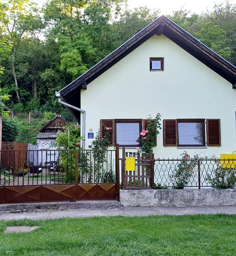 Sunstation - B&B Šarengrad