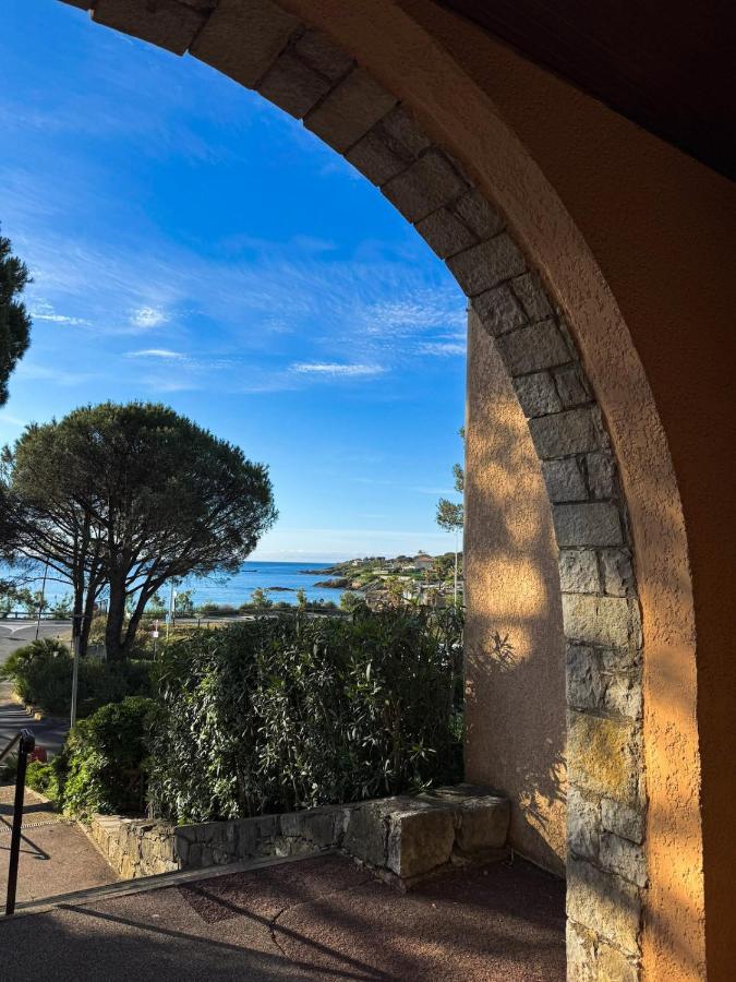 Azurea - Sea view apartment near beach and pools - B&B Roquebrune-sur-Argens