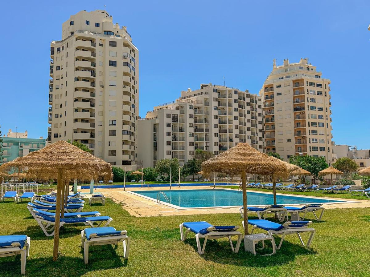 BnB Homes vibrant Ocean View terraced apartment with swimming pool 200 m to the beaches - B&B Armação de Pêra
