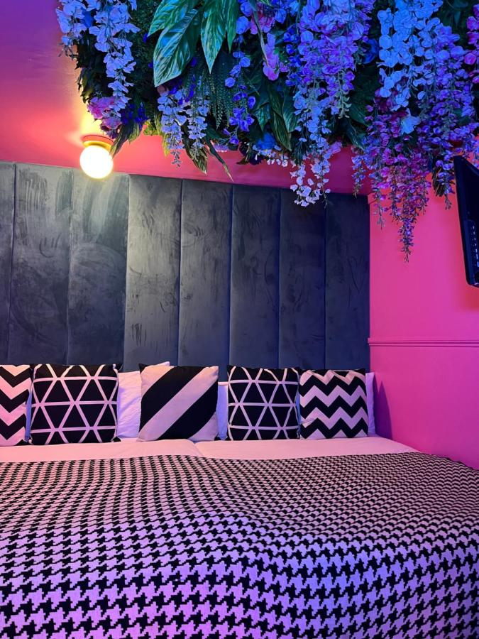 Manchester's ONLY themed slumber party suite for 8 with makeup room - B&B Manchester