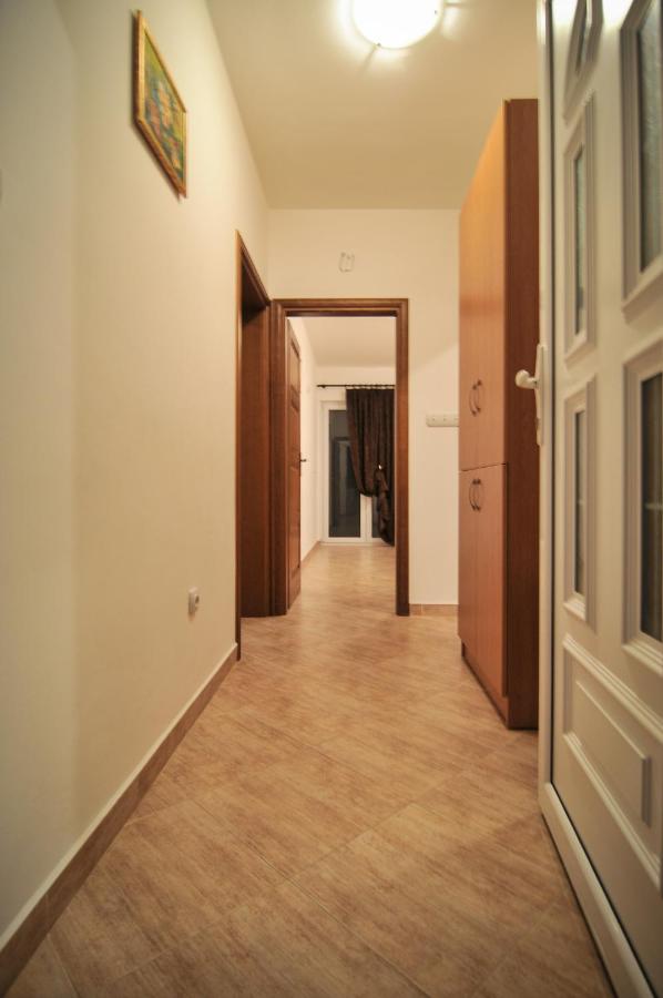 One-Bedroom Apartment with Terrace (5 Adults)