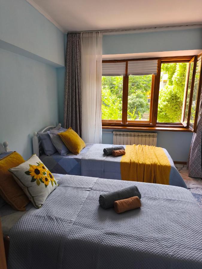 Central Almaty 3BR Apartment near Panfilov Park - Chambres d'hôtes Almaty