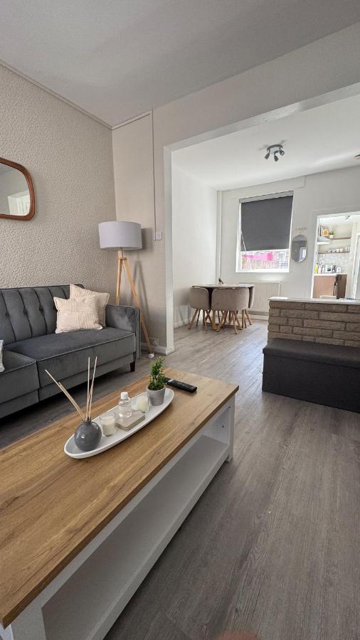 Station Side home Free Parking - B&B York