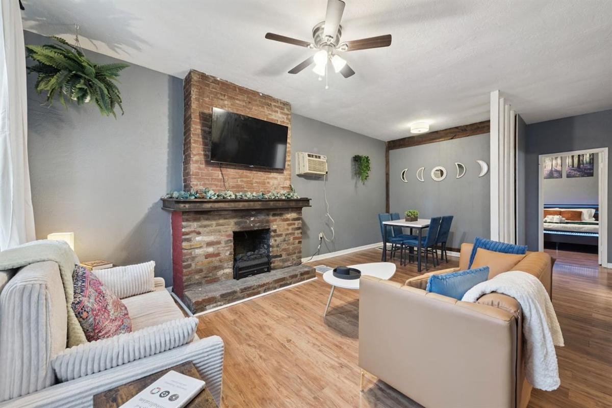 2BR 1Bath 4 Beds Entire Apartment in Bloomfield - B&B Pittsburgh