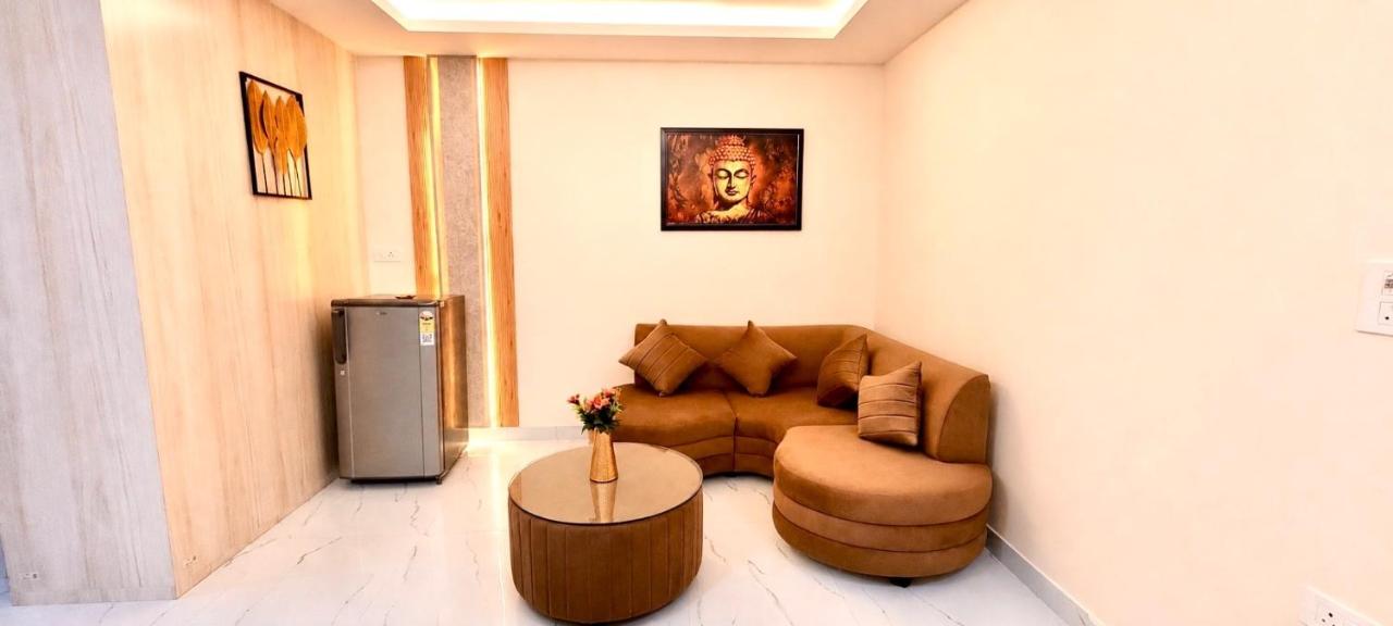 Family Room with Mountain View