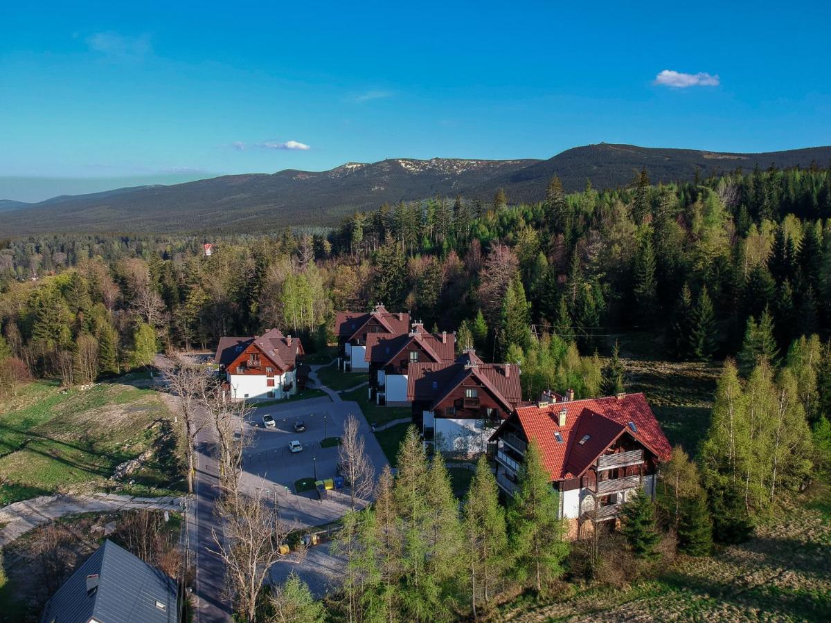 Wysoki Kamień by Royal Aparts - Apartamenty Żeromskiego w malowniczej okolicy - Chambres d'hôtes Szklarska Poręba