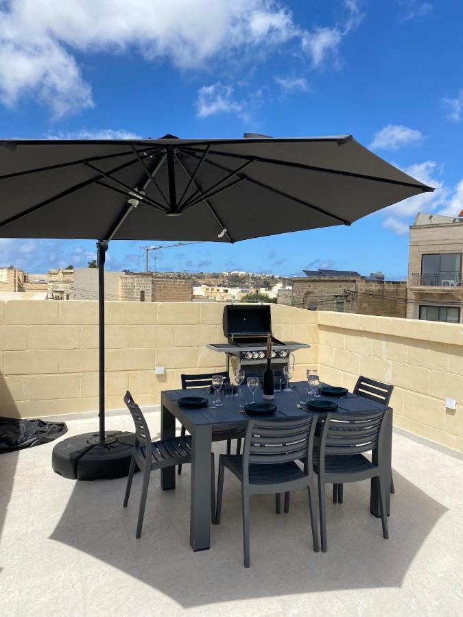Brand New Designer Townhouse - Views and Roof Terrace - Chambres d'hôtes Xewkija
