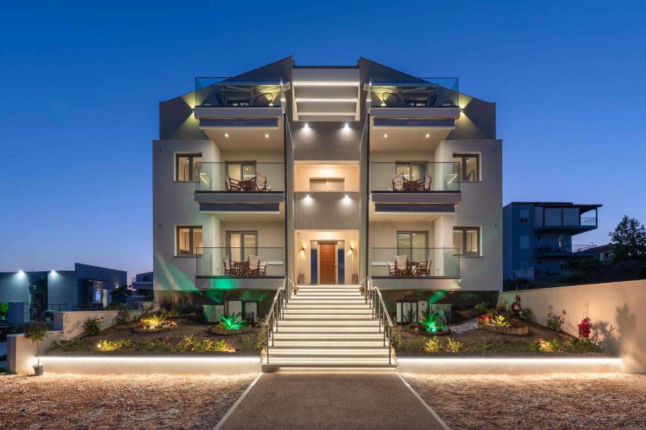 Danae Luxurious Residences- 4 min walk from beach - B&B Néa Moudhaniá