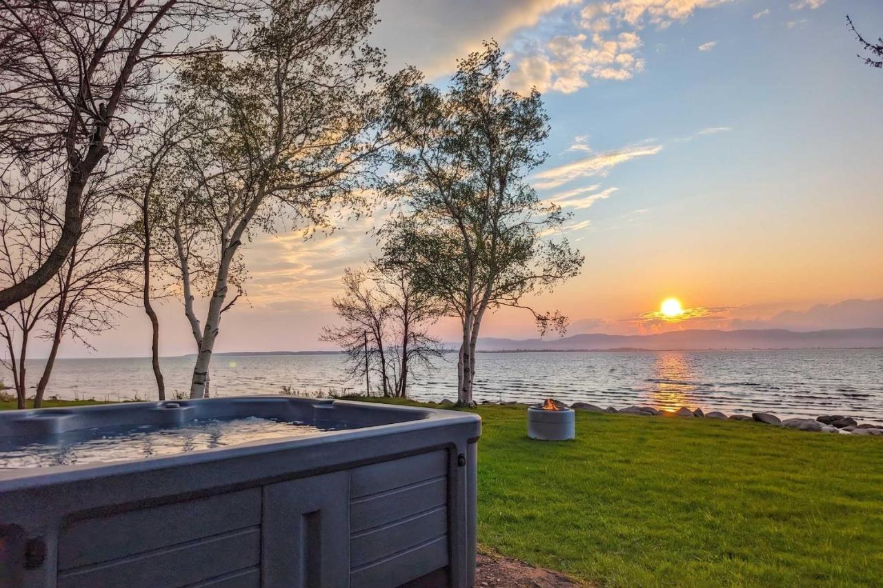 Chalet #2 Waterfront with Spa, Fireplace Wifi & AC - B&B Cap-Saint-Ignace