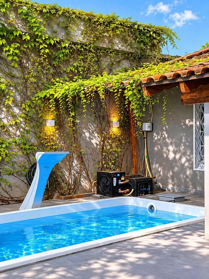 Casa moderna Com Churrasqueira e piscina Aquecida - B&B Londrina