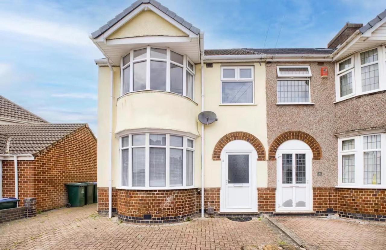 Coventry Sleeps 8 Garden and Large Driveway - Bed and Breakfast Coventry