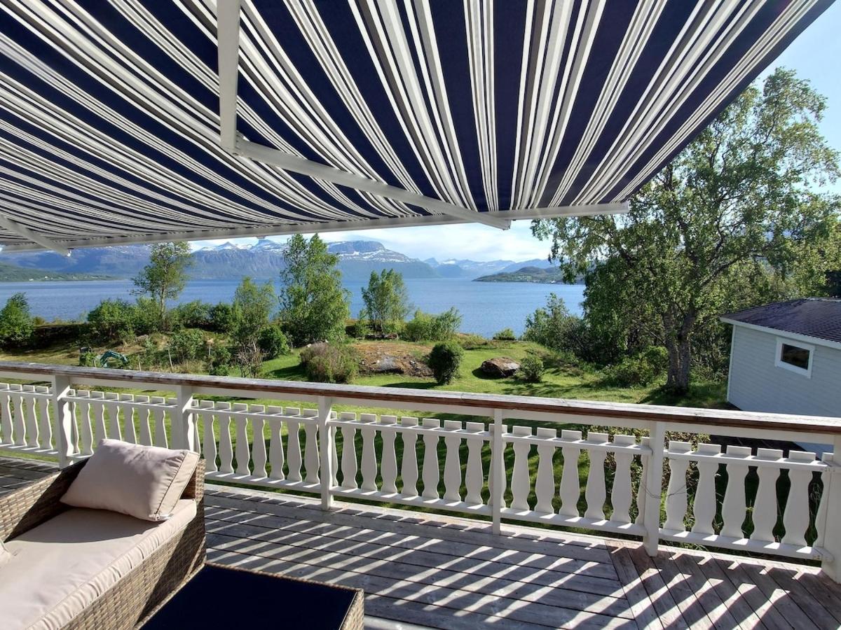 Large House with Fjord View on Andørja - B&B Ibestad