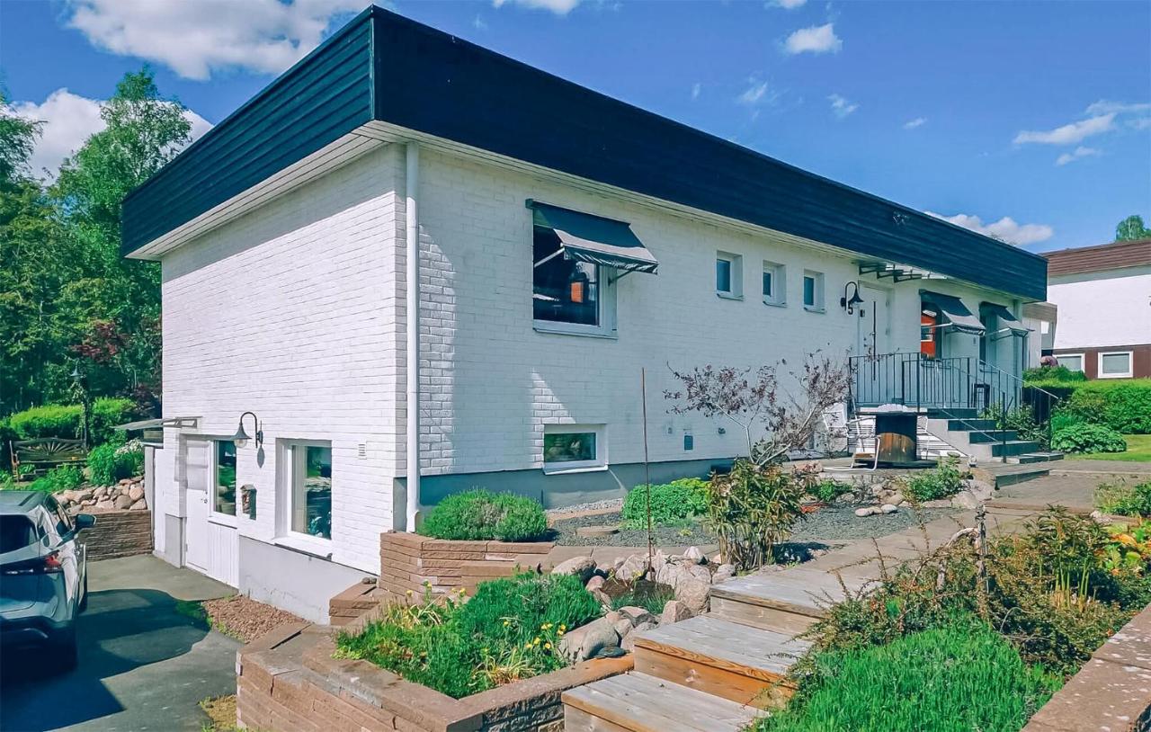 4 Bedroom Amazing Home In Vimmerby - Chambres d'hôtes Vimmerby