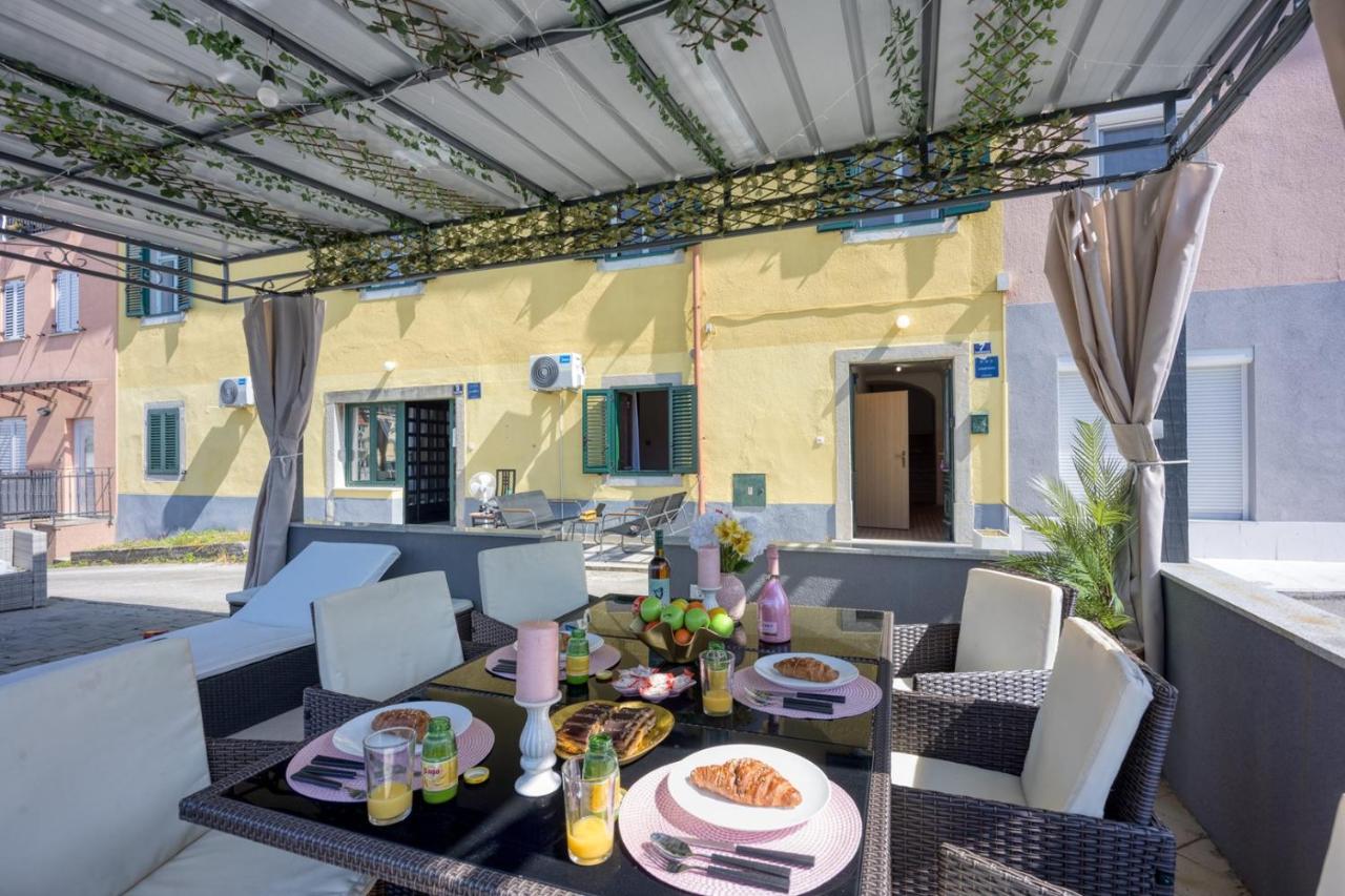 Riva Luxury Seafront - B&B Rabac