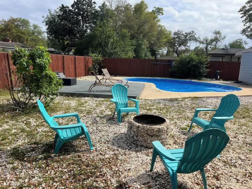 A Poolside Paradise - B&B Pensacola